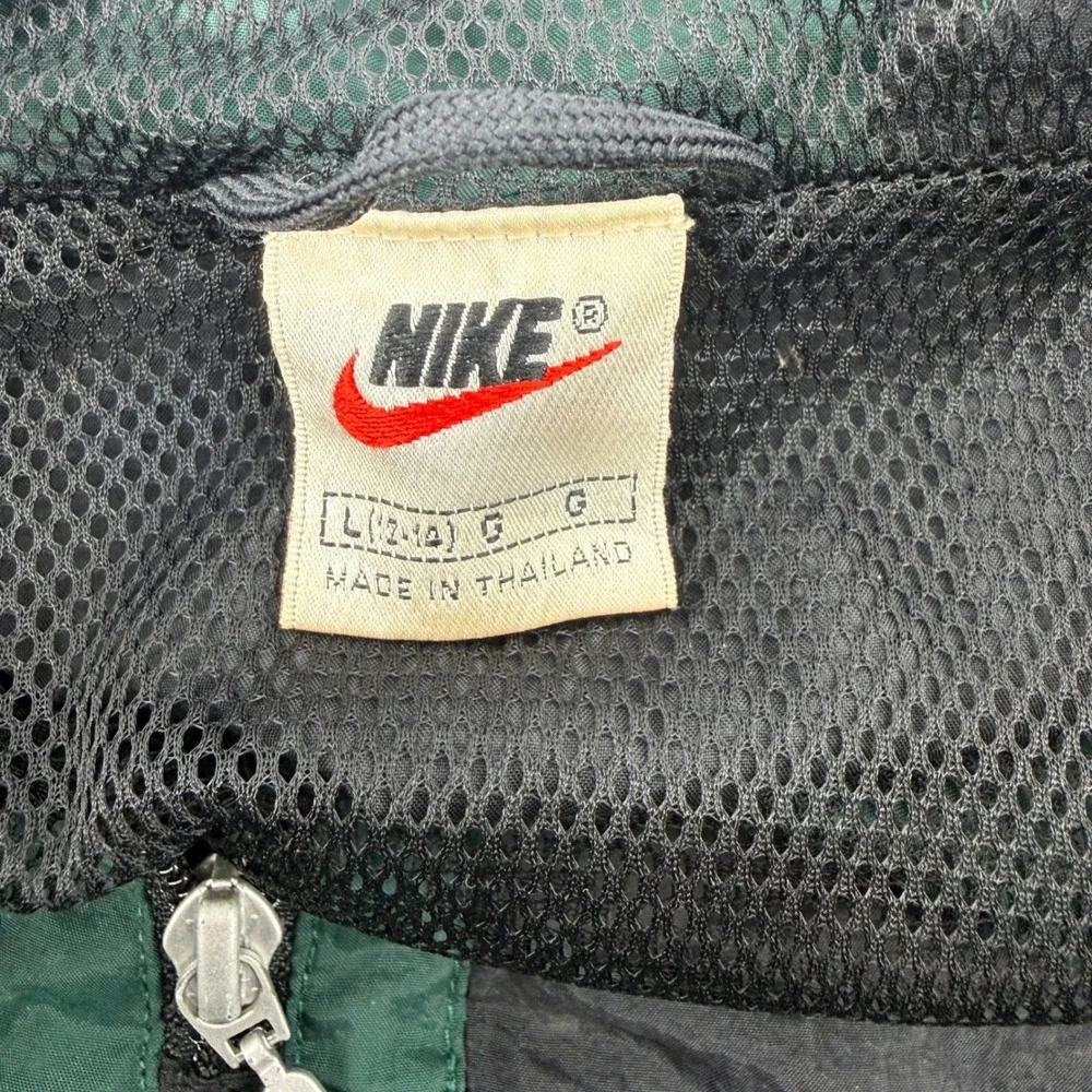 Nike vintage windbreaker